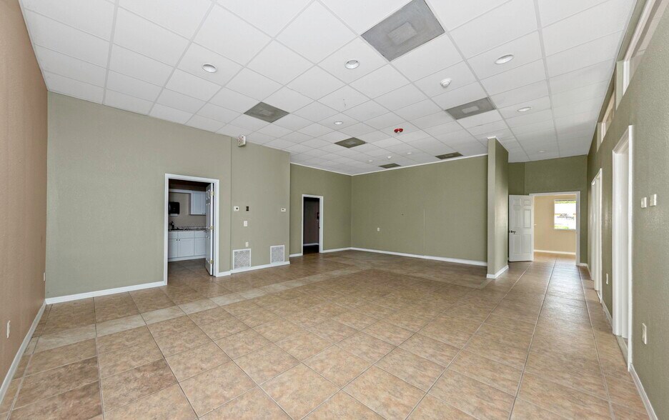 More Photos Of 655 N Indiana Ave, Englewood Medical For Sale