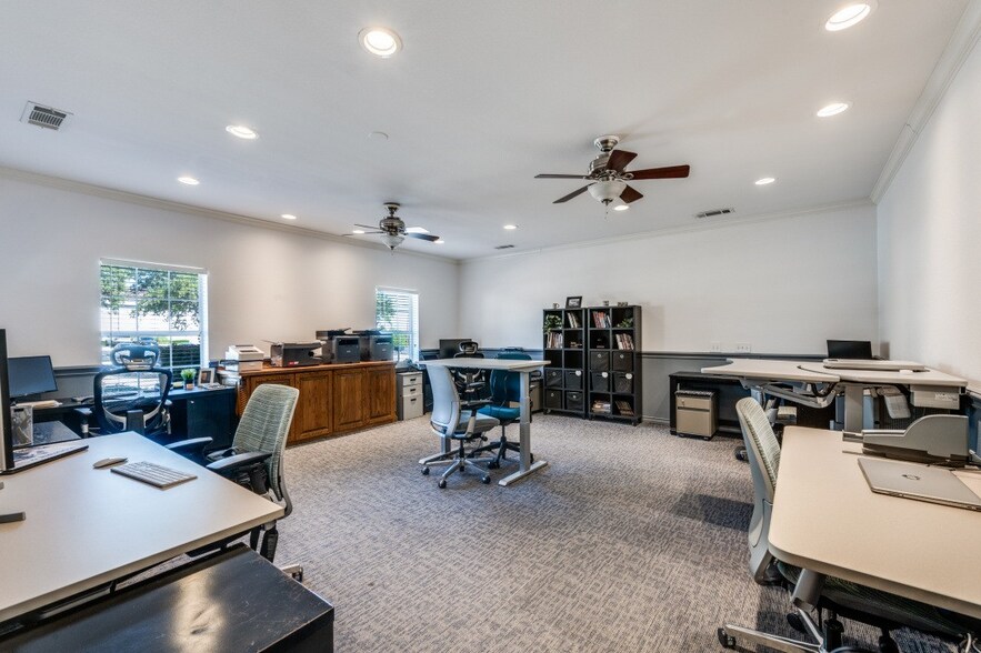 More Photos Of 2028 Bedford Rd, Bedford Medical For Sale