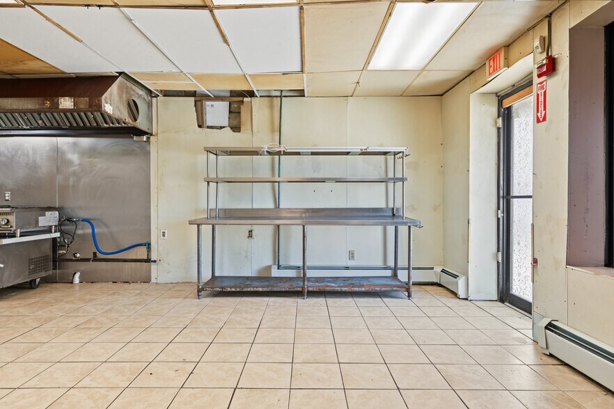 More Photos Of 1690 W Shore Rd, Warwick Storefront Retail Residential For Lease