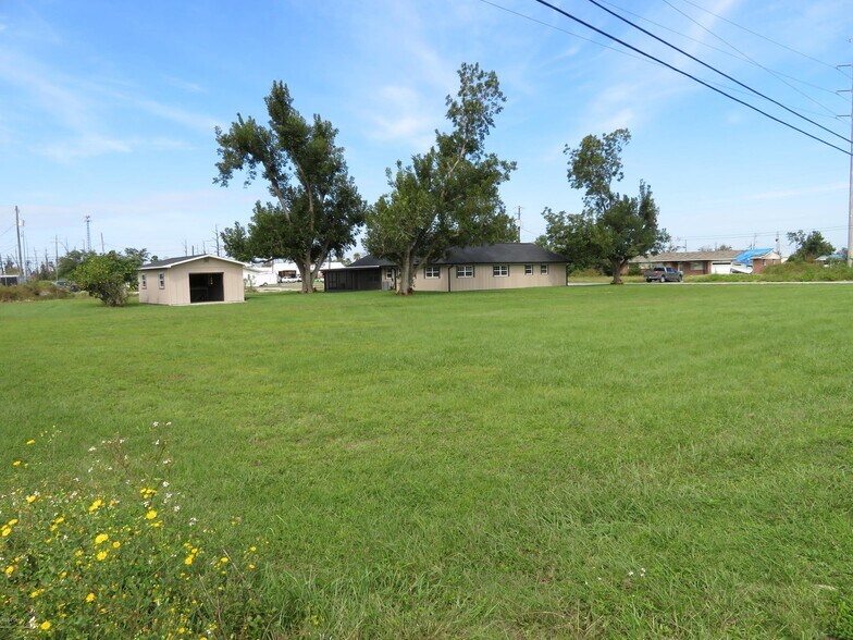 More Photos Of 5618 Lilly St, Panama City Office For Lease