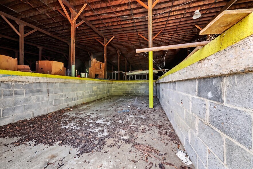 More Photos Of 237 Loretta St, Greeneville Industrial For Sale