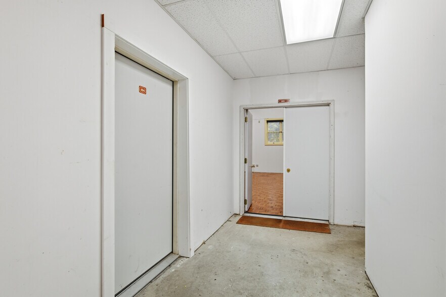 More Photos Of 131 Main St, Hatfield Loft Creative Space For Lease