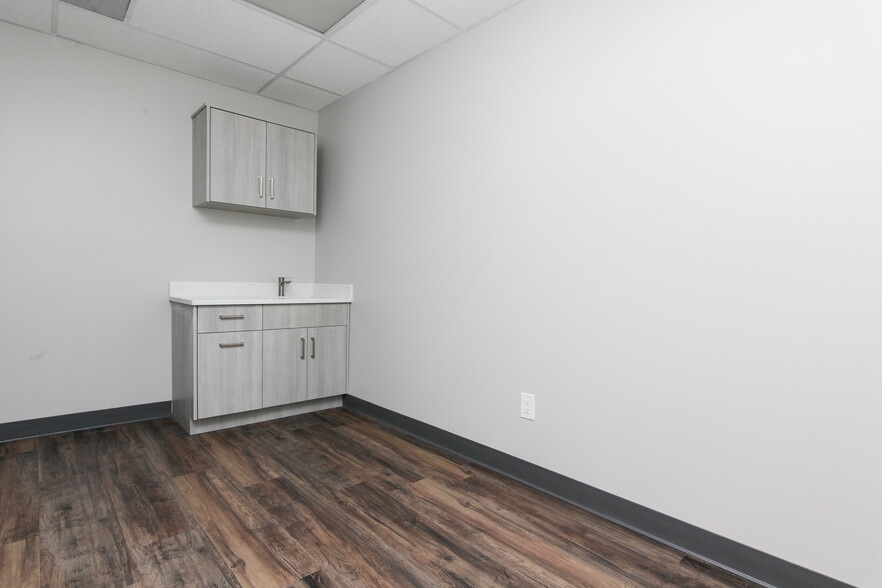 More Photos Of 38300 Van Dyke Ave, Sterling Heights Medical For Lease