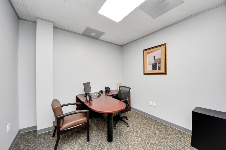 More Photos Of 8554 Katy Fwy, Houston Unknown For Lease