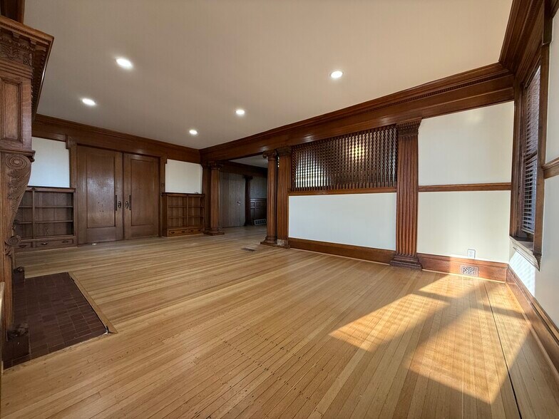 More Photos Of 1900 Hennepin Ave, Minneapolis Office For Lease