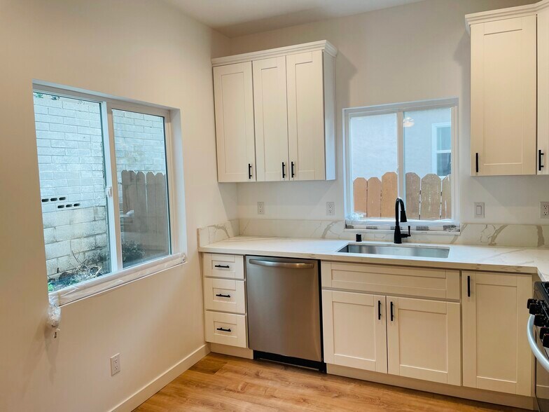 More Photos Of 6737-43 Thomson Ct, San Diego Apartments For Sale