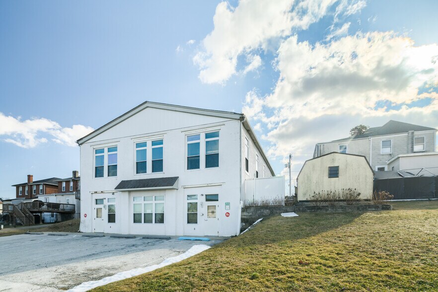 More Photos Of 918 Maple St, Conshohocken Office For Lease