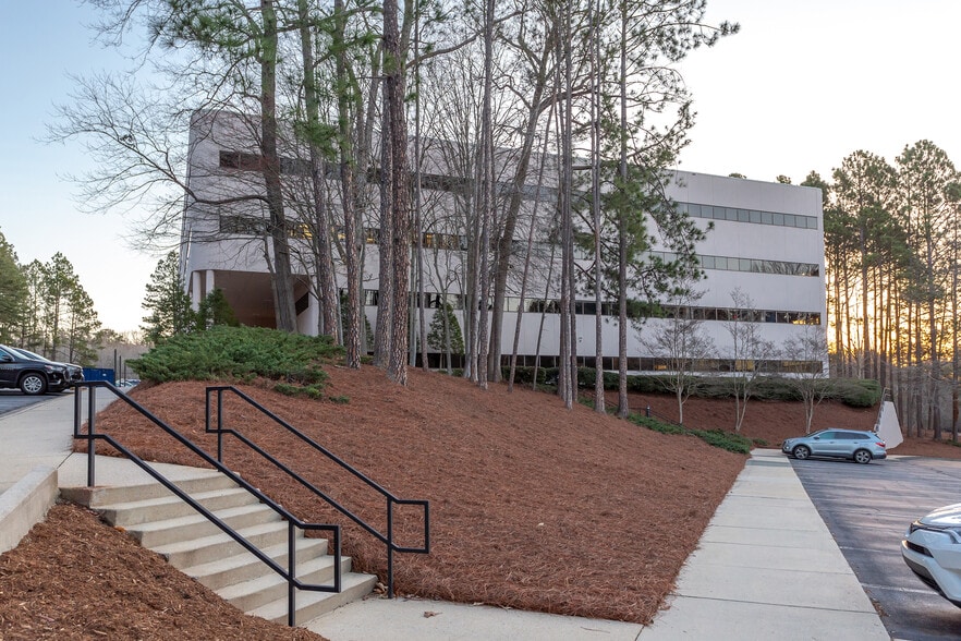 More Photos Of 5171 Glenwood Ave, Raleigh Office For Lease