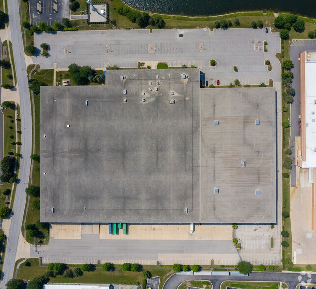 More Photos Of 175 Ambassador Dr, Naperville Distribution For Lease