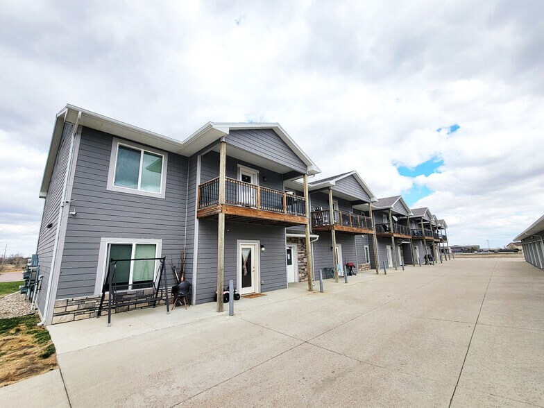 More Photos Of 804-810 Ruud Ln, Hartford Apartments For Sale