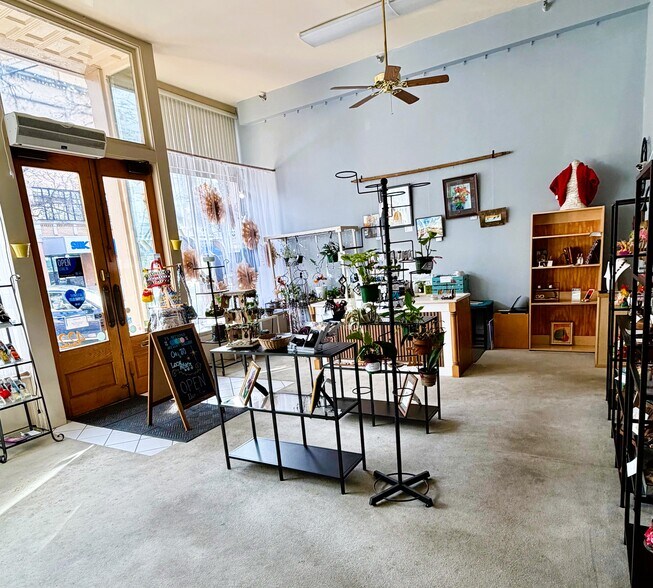 More Photos Of 422 Washington St, Columbus General Retail For Lease