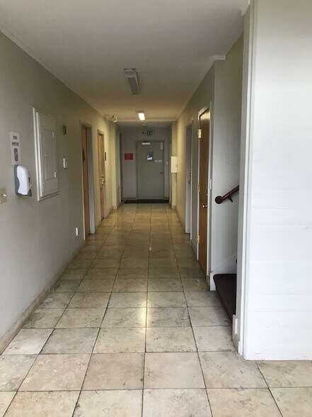 More Photos Of 2929 Summit St, Oakland Office For Lease
