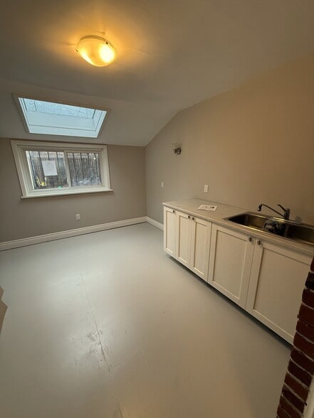 More Photos Of 272 Wellington St, Kingston Apartments For Sale