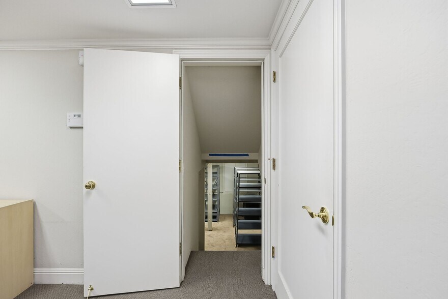 More Photos Of 29 Hawthorne Ave, Los Altos Office For Lease