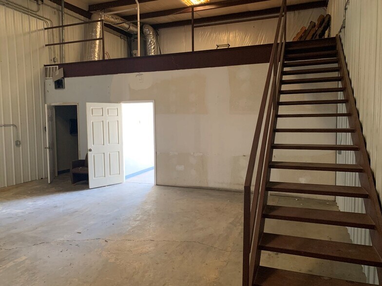 More Photos Of 5023 Princeton Ave, Midland Office For Lease