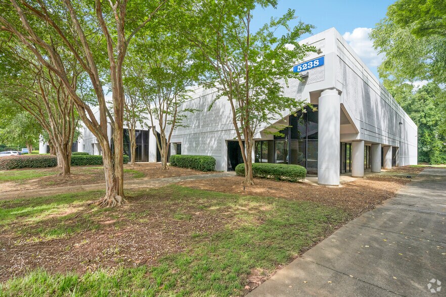 More Photos Of 5242 Royal Woods Pky, Tucker Unknown For Lease