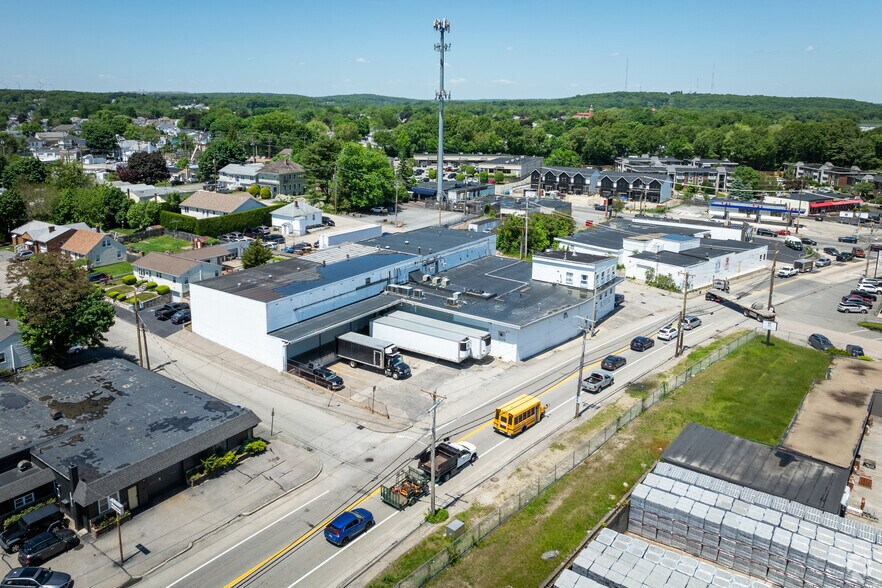 More Photos Of 31 Budlong Rd, Cranston Warehouse For Lease