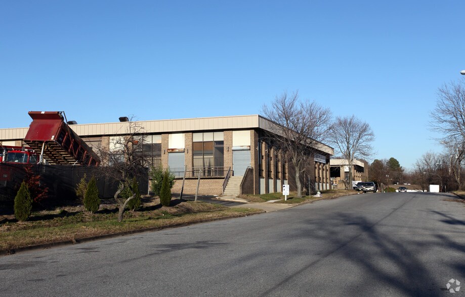 More Photos Of 8000-8032 Fernham Ln, Forestville Warehouse For Lease