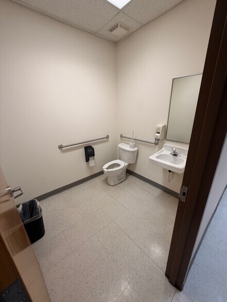 More Photos Of 10920 Pump House Rd, Jessup Warehouse For Lease