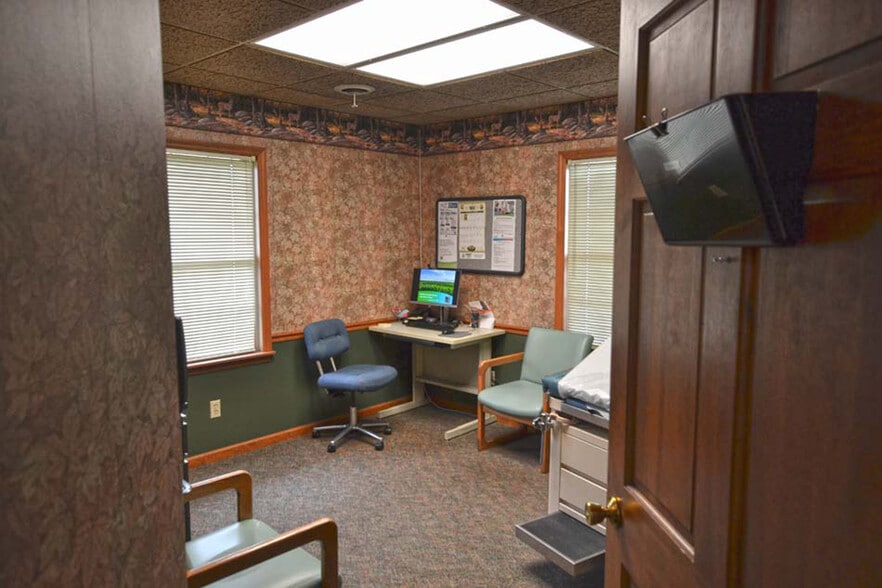 More Photos Of 404 W Bethalto Dr, Bethalto Medical For Sale