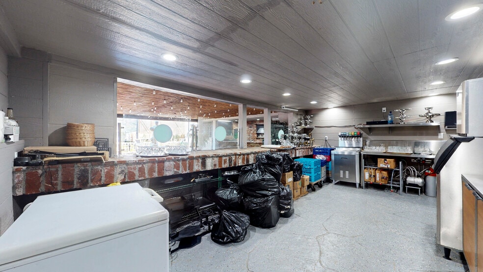 More Photos Of 6500 Foothill Blvd, Tujunga Restaurant For Sale