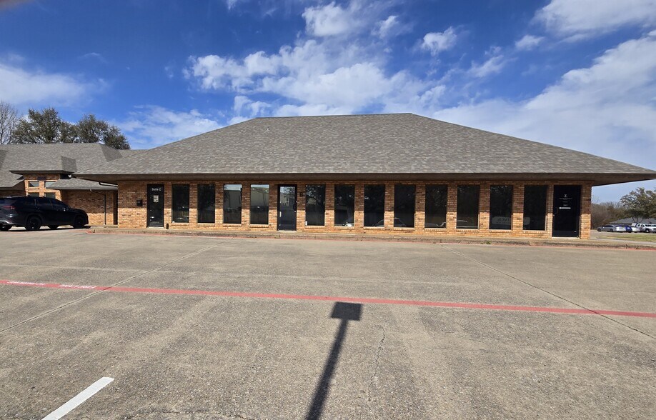 Primary Photo Of 1864 Norwood Dr, Hurst Office For Lease