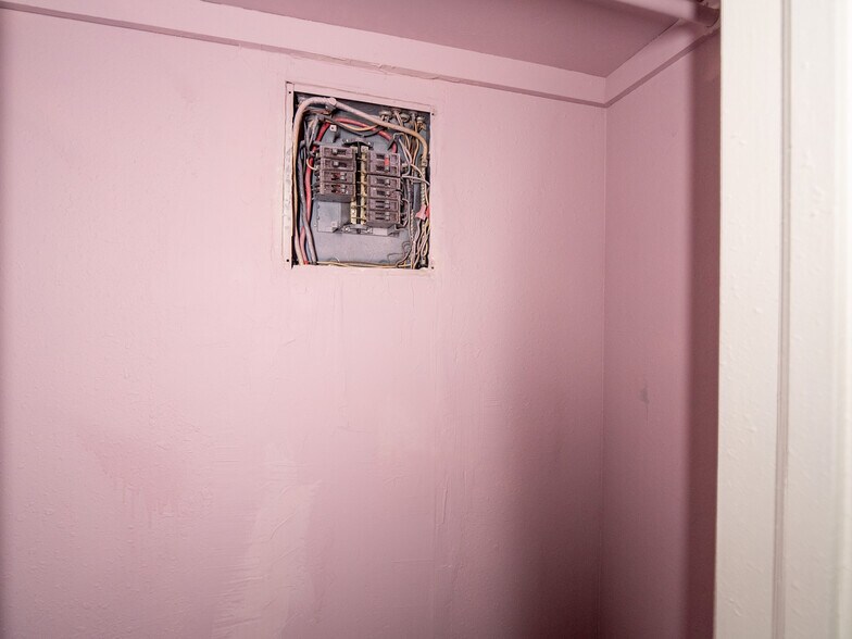 More Photos Of 5924 NW 10th St, Oklahoma City Apartments For Sale