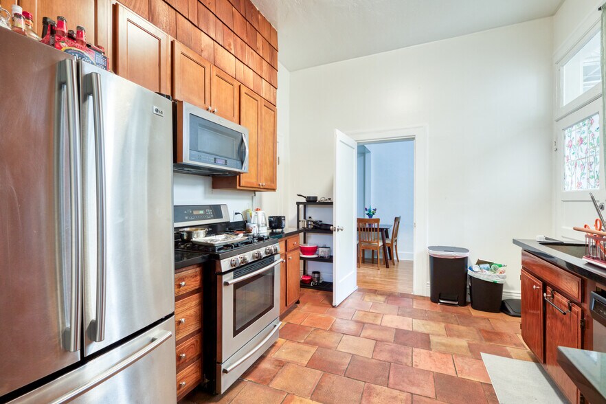 More Photos Of 190-198 Hermann St, San Francisco Apartments For Sale