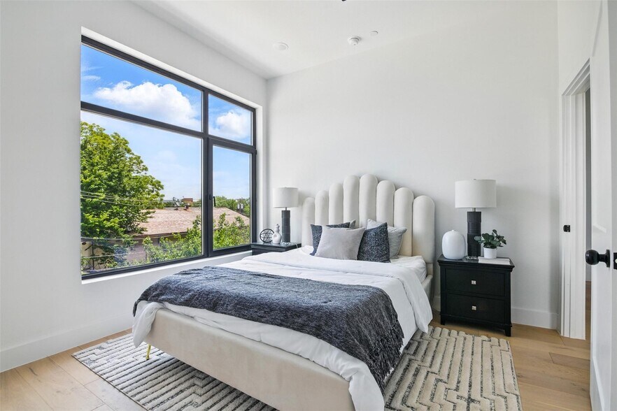 More Photos Of 426-430 E 8th St, Dallas Apartments For Sale