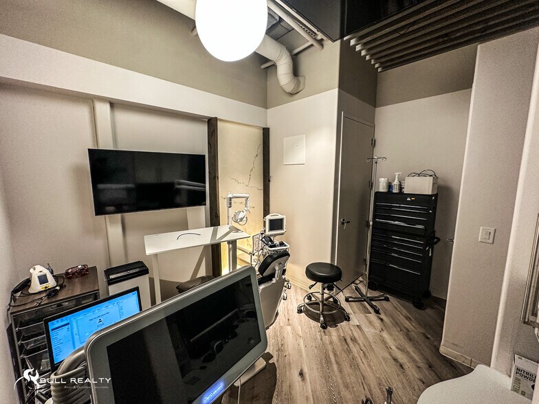 More Photos Of 664 N Highland Ave NE, Atlanta Freestanding For Sale