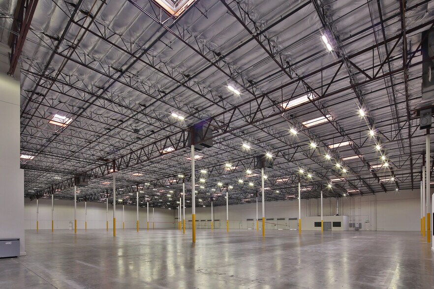 More Photos Of 28220 Industry Dr, Valencia Distribution For Lease