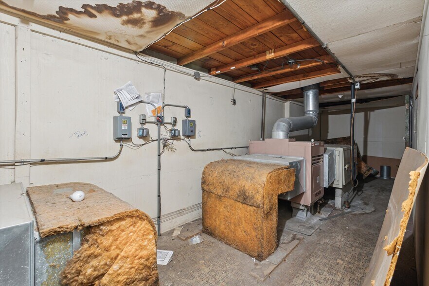 More Photos Of 711 Washington Ave, Bay City Medical For Sale
