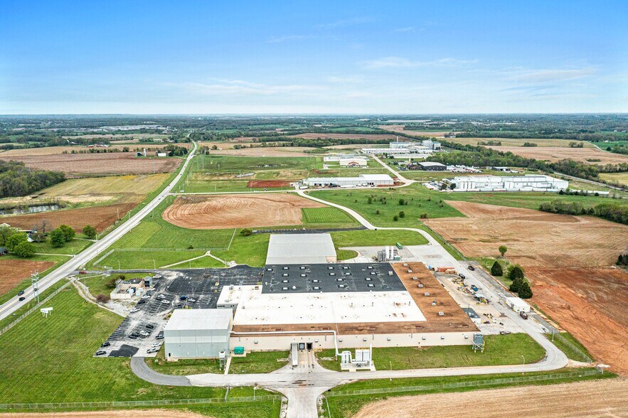 More Photos Of 4720 Bowling Green Rd, Franklin Service For Lease