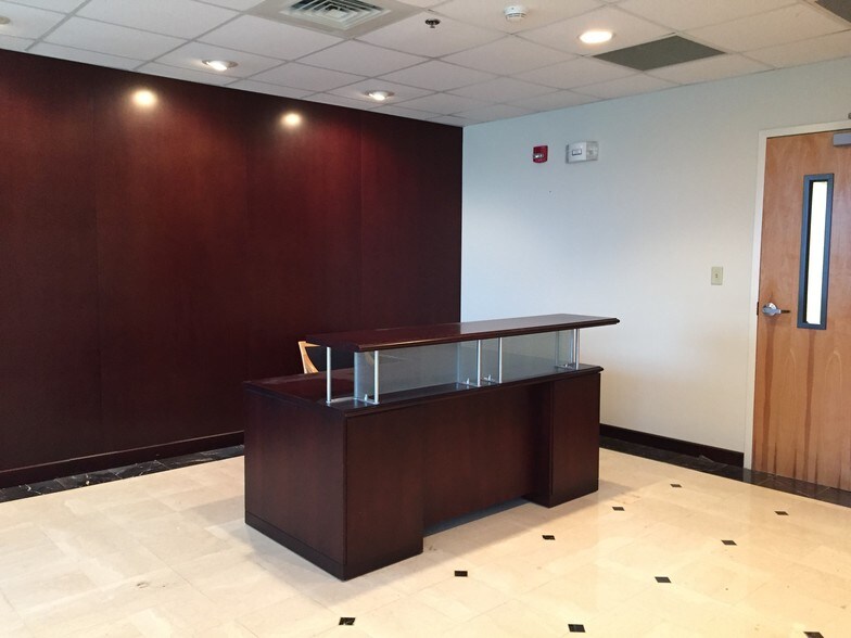 Primary Photo Of 2810 16th St, Hickory Medical For Lease
