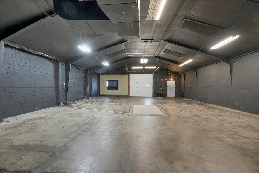 More Photos Of 1662 Morrow St, Green Bay Warehouse For Lease