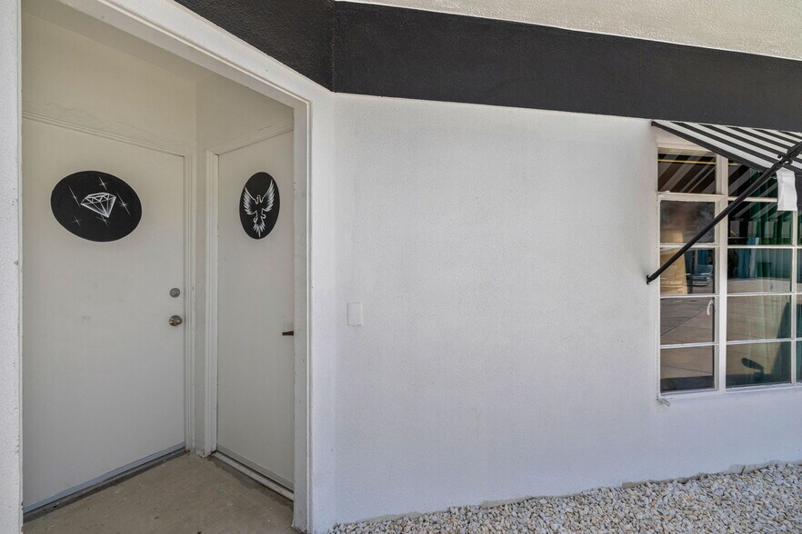 More Photos Of 120 W Vereda Sur, Palm Springs Hotel For Sale