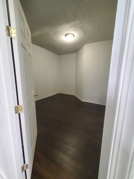 More Photos Of 4926 Marlboro Pike, Capitol Heights General Retail For Lease