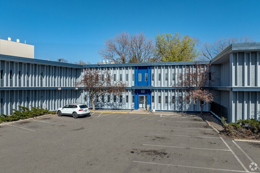 More Photos Of 6063 Hudson Rd, Woodbury Office For Lease