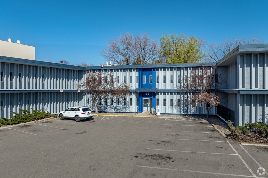 More Photos Of 6063 Hudson Rd, Woodbury Office For Lease