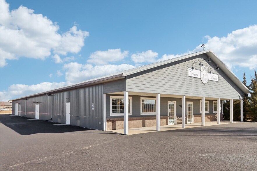 More Photos Of 680 Enterprise Dr, Lake Mills Freestanding For Lease