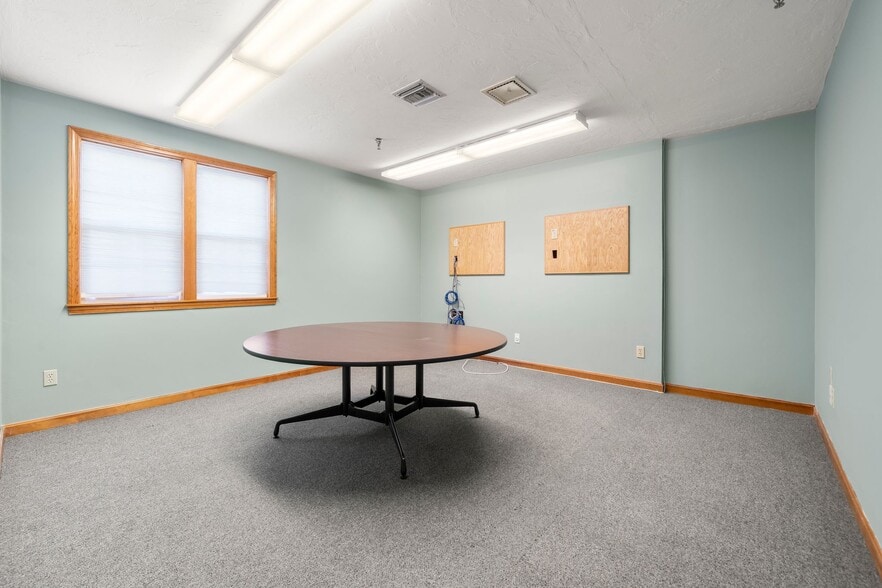 More Photos Of 4-6 Barlows Landing Rd, Pocasset Storefront Retail Office For Sale