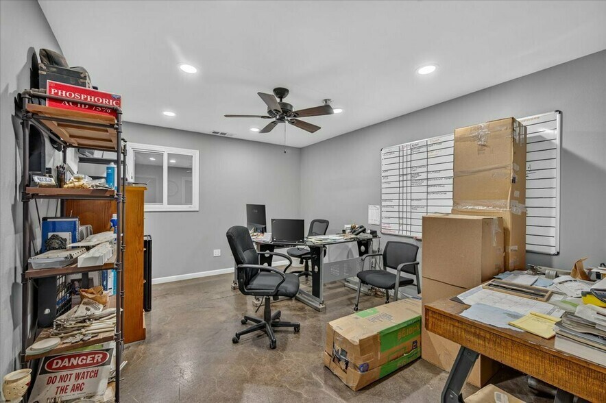 More Photos Of 149 Ashland ave, Lindsay Industrial For Sale