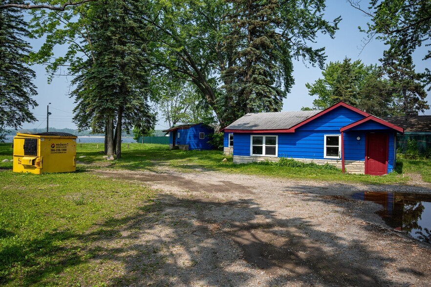 More Photos Of 8230 Highland Rd, White Lake Hotel For Sale