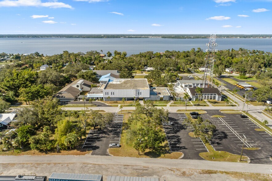 More Photos Of 940 Tarpon St, Fort Myers Schools For Sale