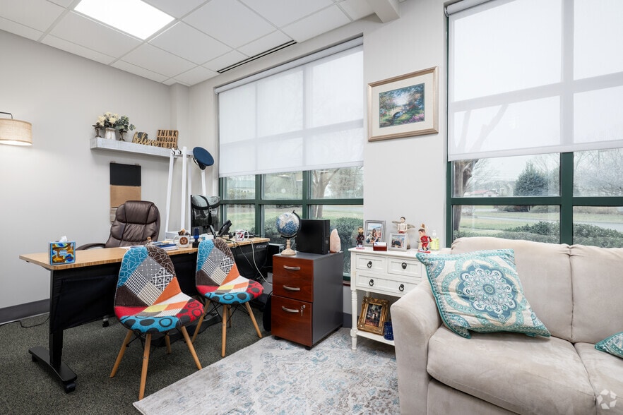 More Photos Of 204 Muirs Chapel Rd, Greensboro Office For Lease