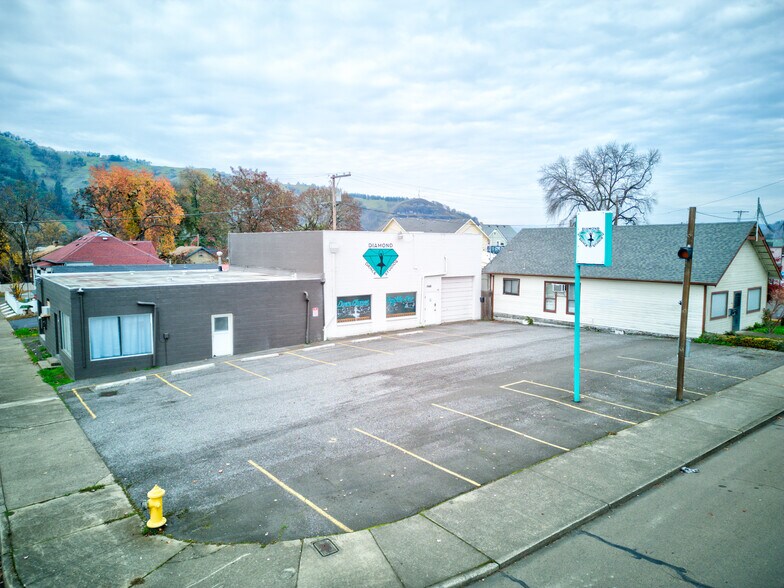 More Photos Of 1560 SE Stephens St, Roseburg Freestanding For Sale