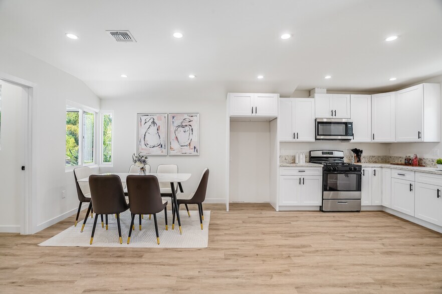 More Photos Of 7008 Encino Ave, Van Nuys Apartments For Sale