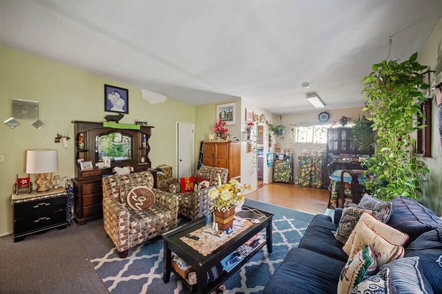 More Photos Of 736 S Gramercy Dr, Los Angeles Apartments For Sale