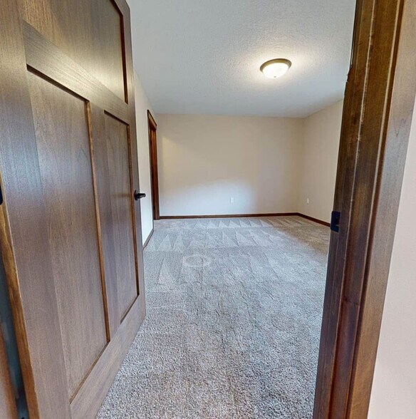 More Photos Of 725 Glacier Dr, Altoona Apartments For Sale