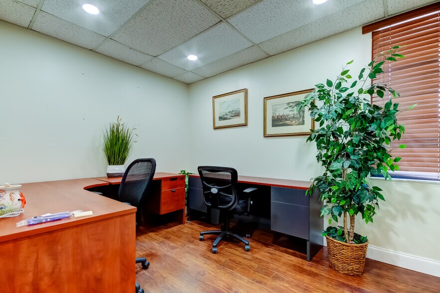 More Photos Of 6500-6514 Central Ave, Saint Petersburg Office For Sale